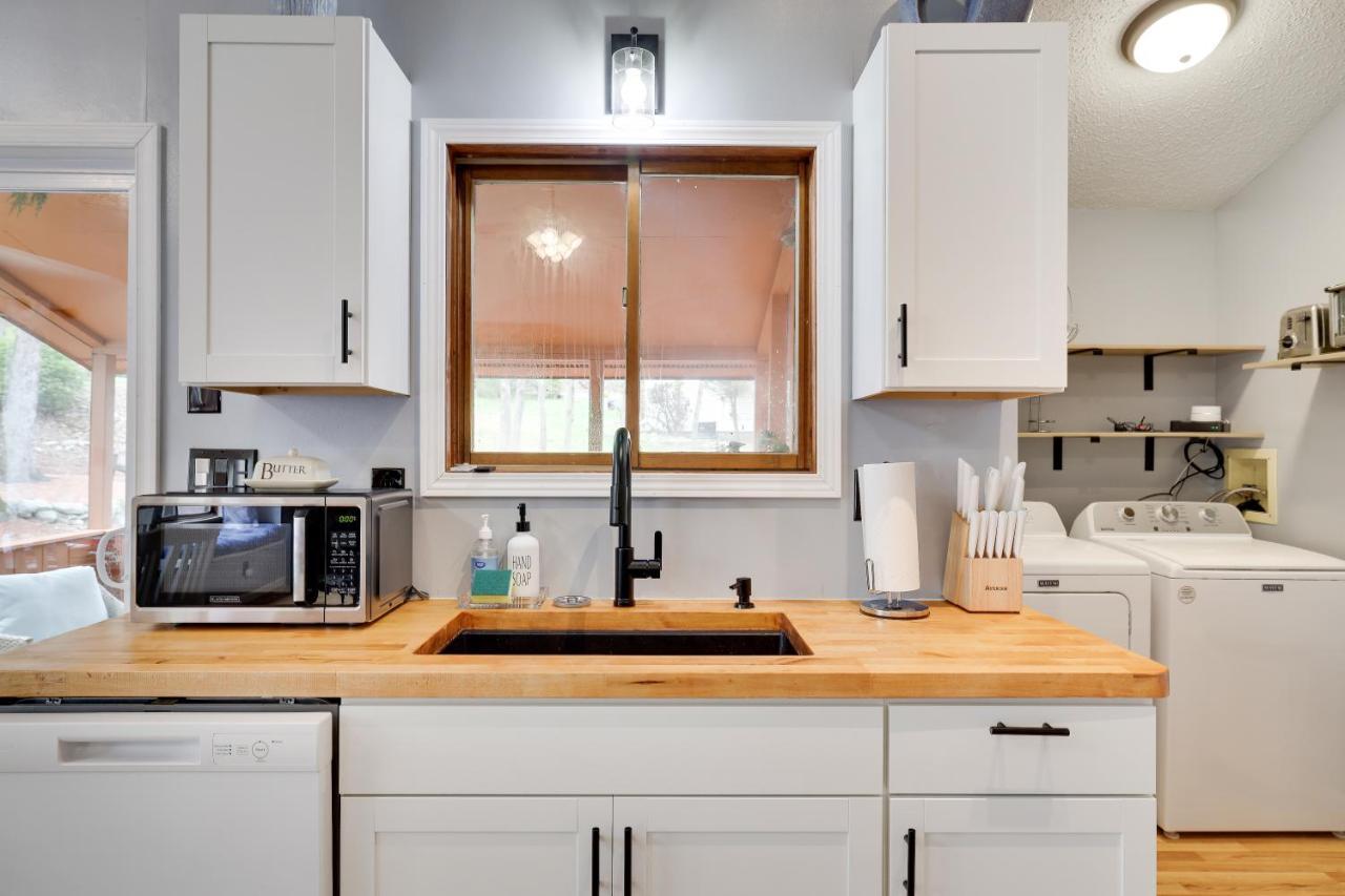 Premier Cozy Cabin - Free Amenities & Comm Indoor Pools Bushkill Exteriör bild