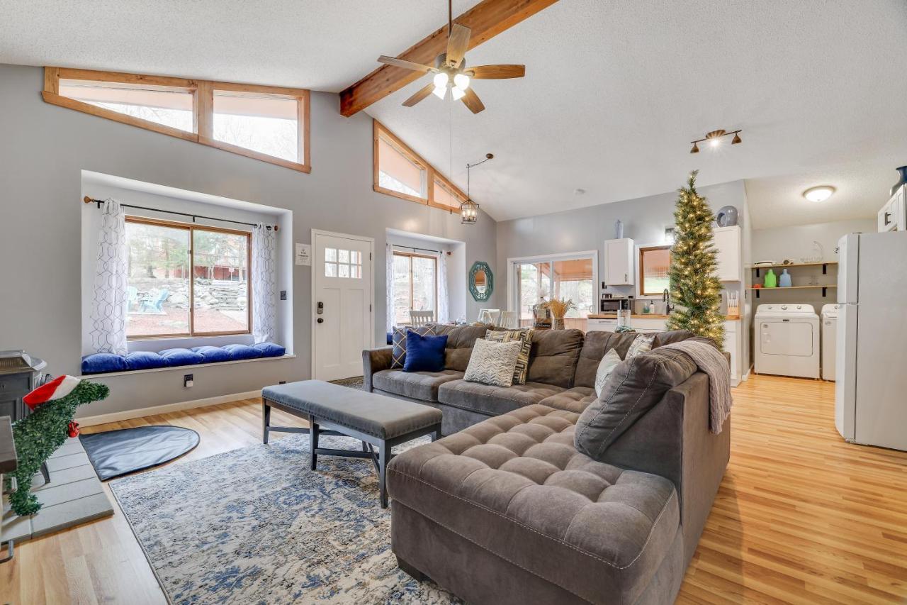 Premier Cozy Cabin - Free Amenities & Comm Indoor Pools Bushkill Exteriör bild