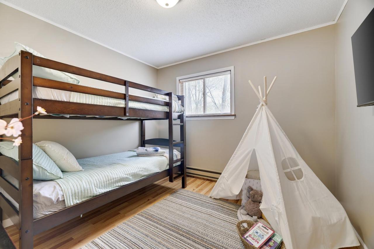 Premier Cozy Cabin - Free Amenities & Comm Indoor Pools Bushkill Exteriör bild