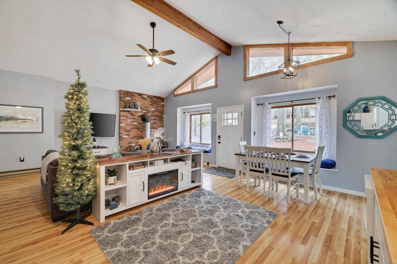 Premier Cozy Cabin - Free Amenities & Comm Indoor Pools Bushkill Exteriör bild