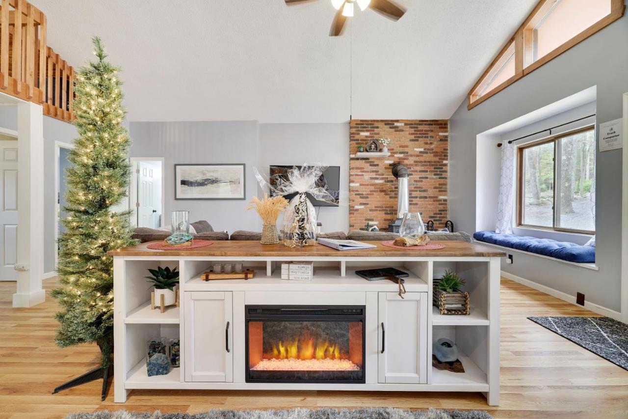 Premier Cozy Cabin - Free Amenities & Comm Indoor Pools Bushkill Exteriör bild