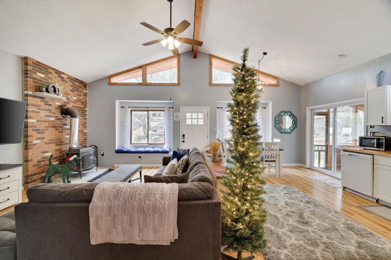 Premier Cozy Cabin - Free Amenities & Comm Indoor Pools Bushkill Exteriör bild