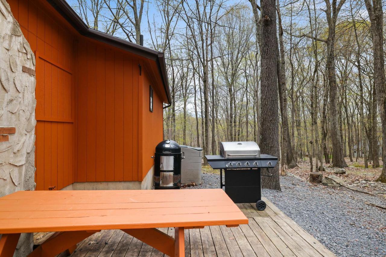 Premier Cozy Cabin - Free Amenities & Comm Indoor Pools Bushkill Exteriör bild