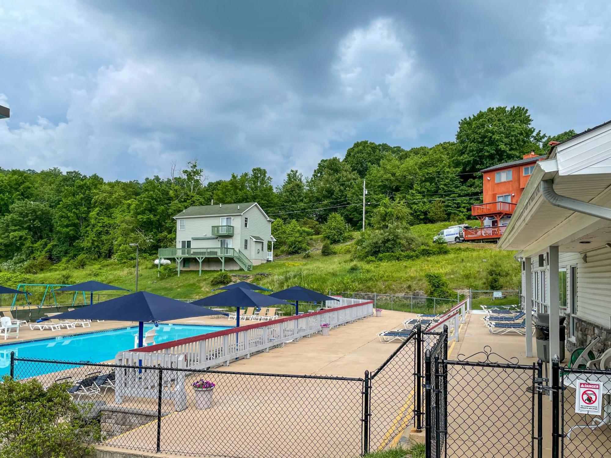 Premier Cozy Cabin - Free Amenities & Comm Indoor Pools Bushkill Exteriör bild