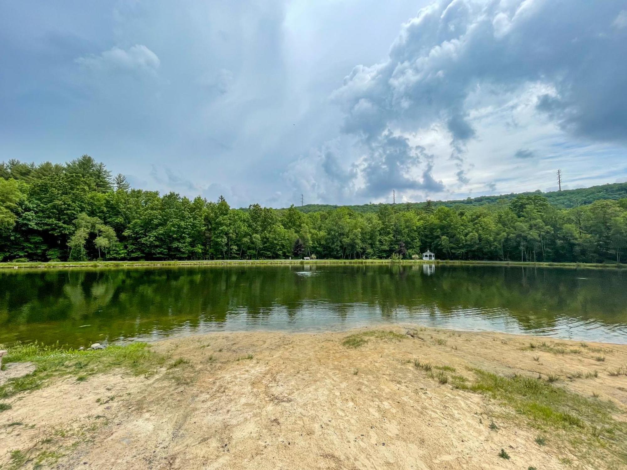 Premier Cozy Cabin - Free Amenities & Comm Indoor Pools Bushkill Exteriör bild