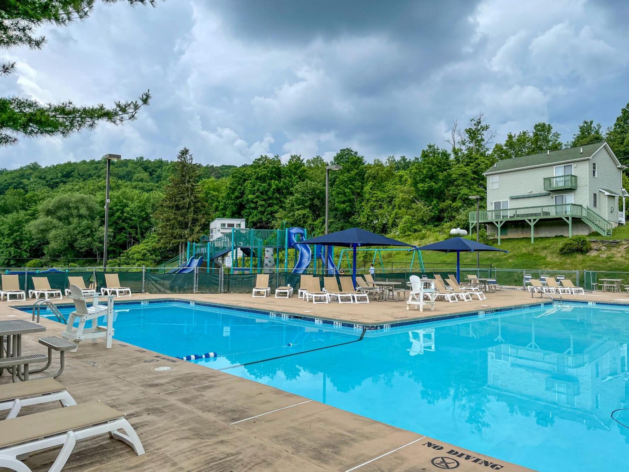 Premier Cozy Cabin - Free Amenities & Comm Indoor Pools Bushkill Exteriör bild