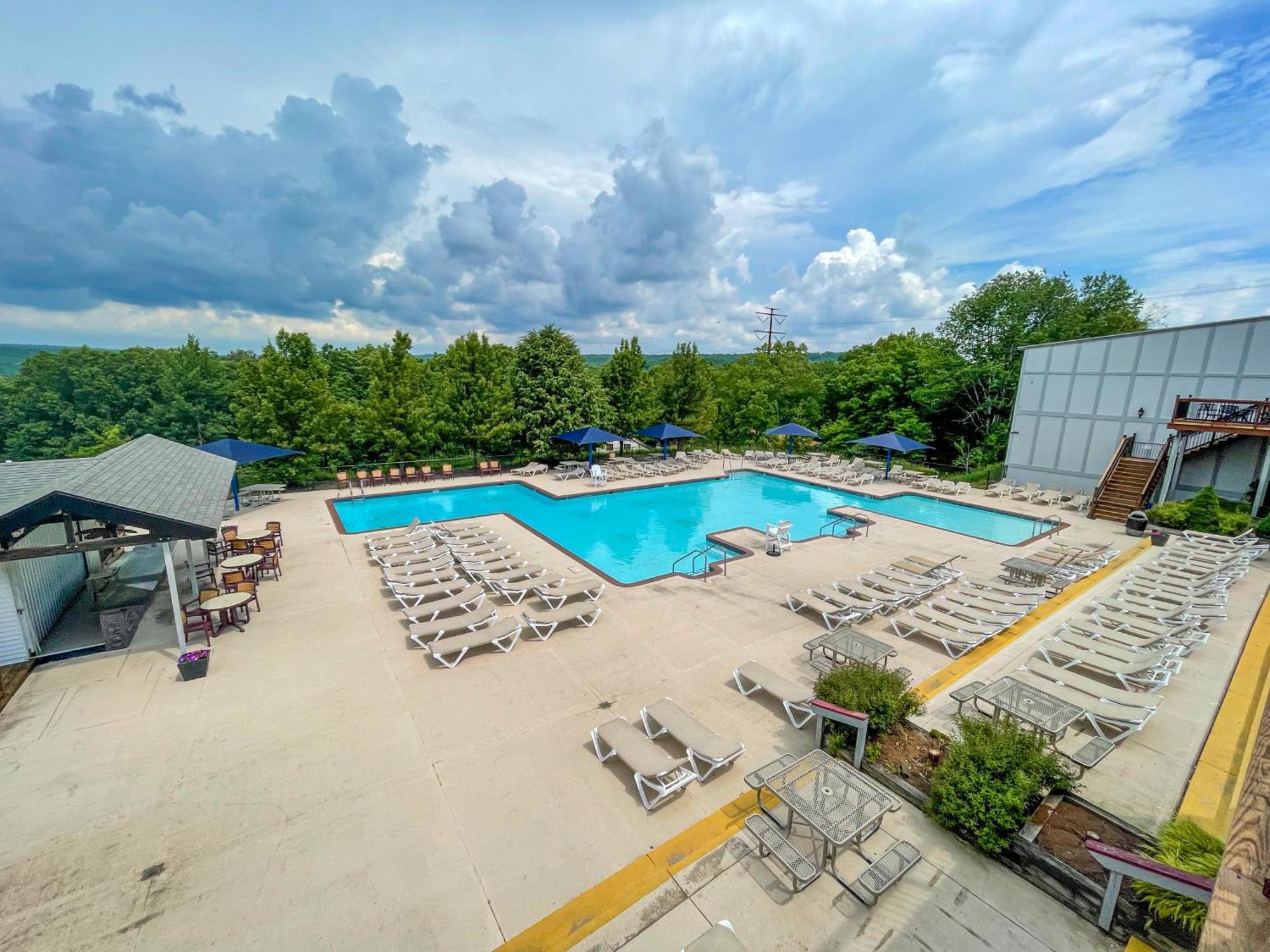 Premier Cozy Cabin - Free Amenities & Comm Indoor Pools Bushkill Exteriör bild