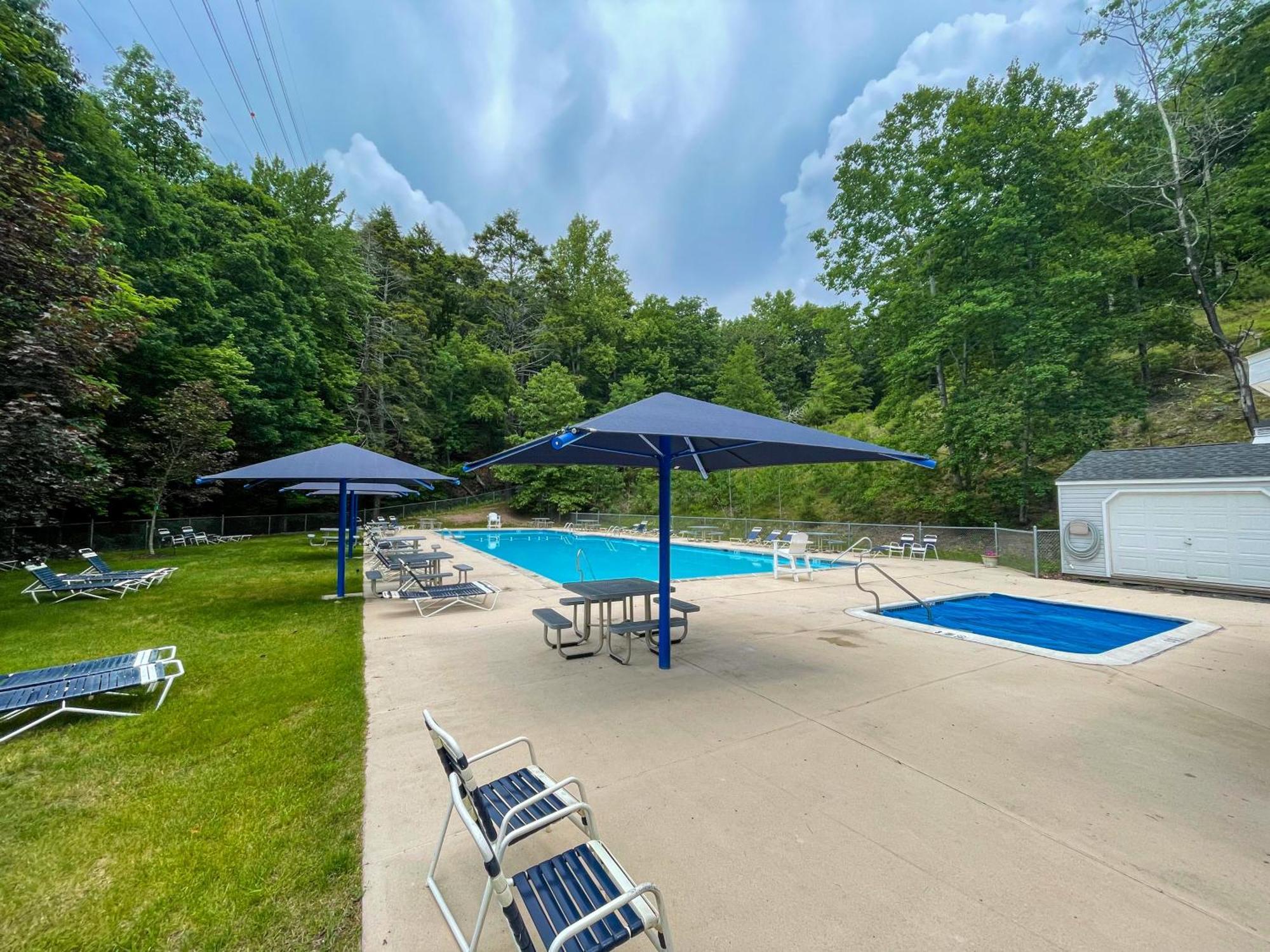 Premier Cozy Cabin - Free Amenities & Comm Indoor Pools Bushkill Exteriör bild